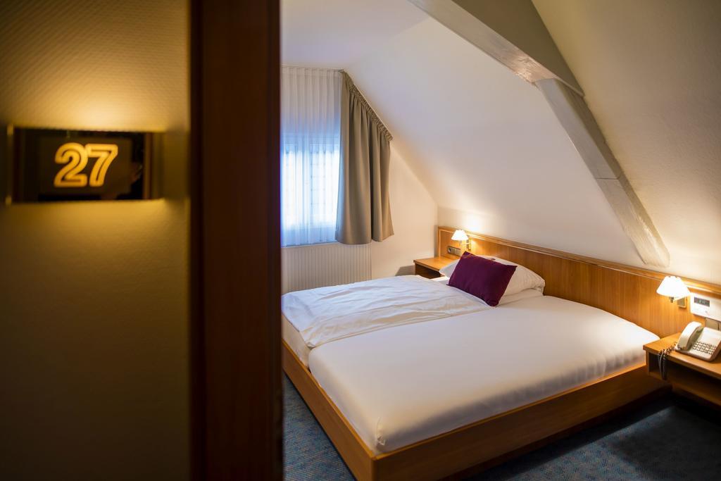 Parkhotel Tillmanns Eltville am Rhein Buitenkant foto